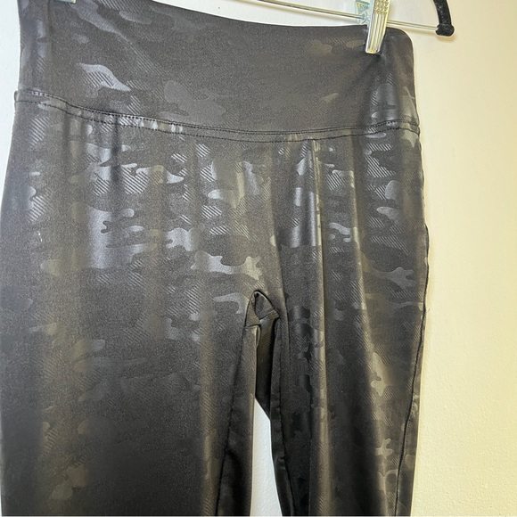 STELLA LUCE Camo Faux Leather Vegan Leggings - Size Large - Picture 4 of 5
